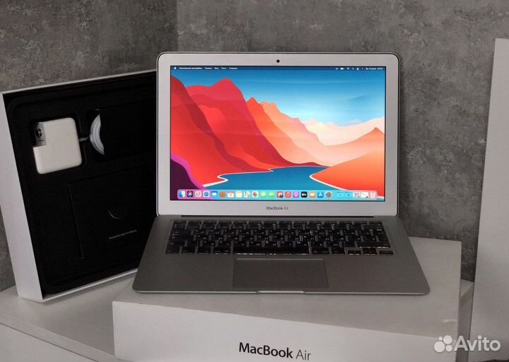 Ультратонкий Apple MacBook Air 13 Core i5 SSD