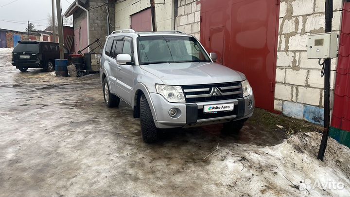 Mitsubishi Pajero 3.2 AT, 2011, 302 900 км