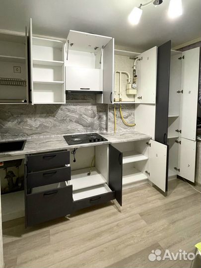 Функциональный гарнитур, кухня под заказ