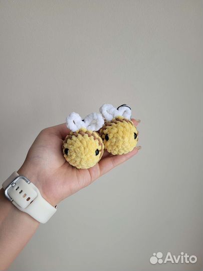 Брелок пчёлка. Вязаный брелок