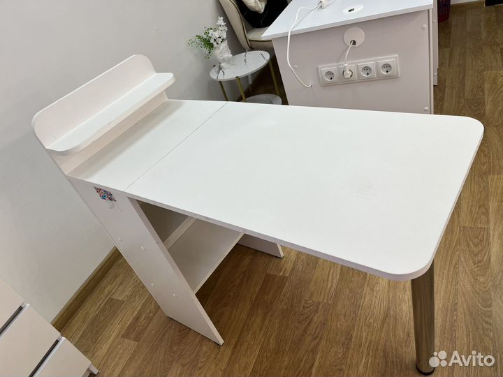 Стол для маникюра складной