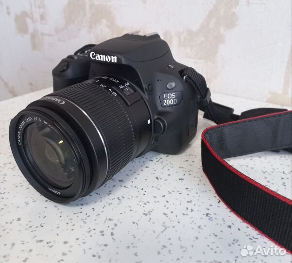 Зеркальный фотоаппарат canon eos200D