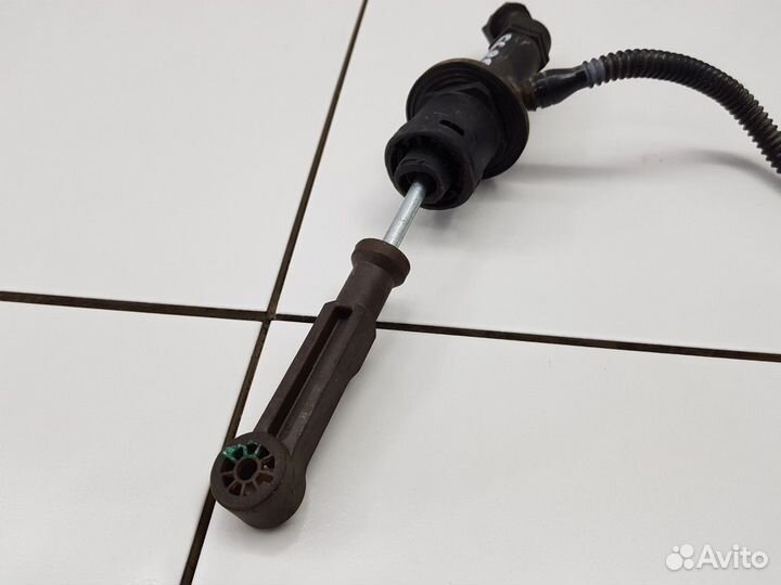 Цилиндр сцепления главный