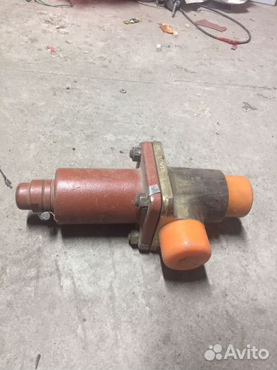 524-03.214-01 Клапан предохранительный штуцерный угловой мембранный