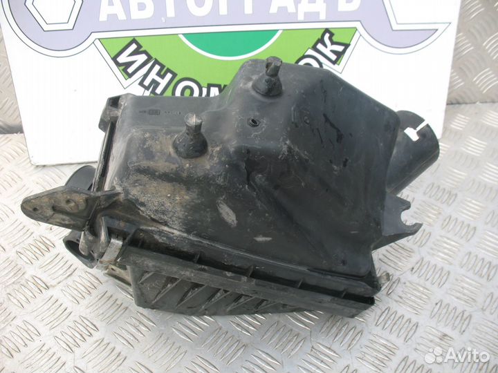 Корпус воздушного фильтра Nissan X-Trail T30 2.2