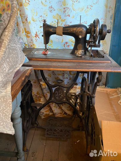 Швейная машинка зингер ножная