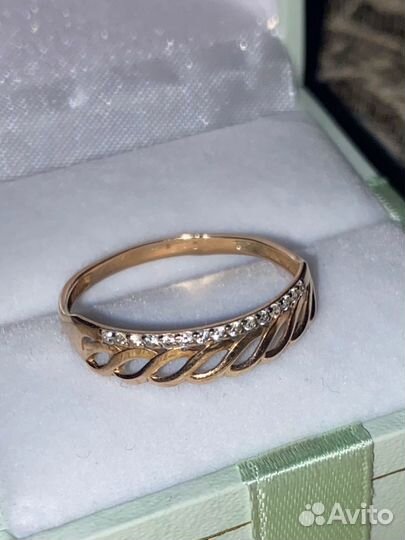 Кольцо золотое с фианитами