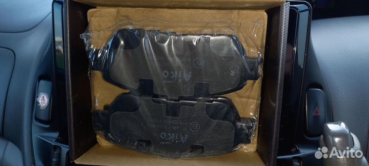 Тормозные колодки передние на Toyota Camry