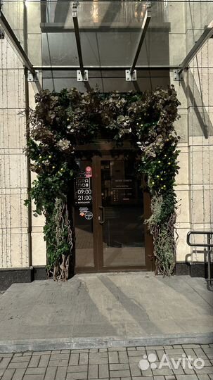 Оформление входной группы цветами