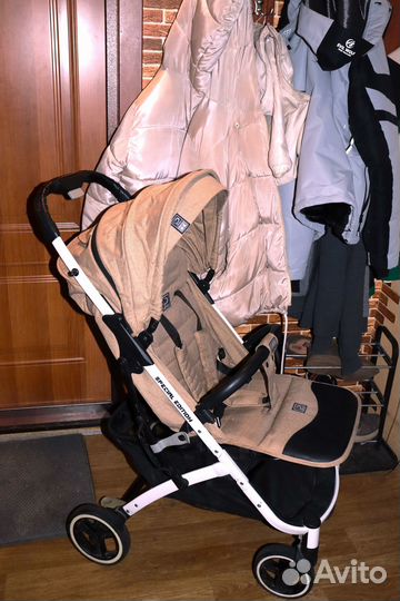 Всесезонная прогулочная коляска