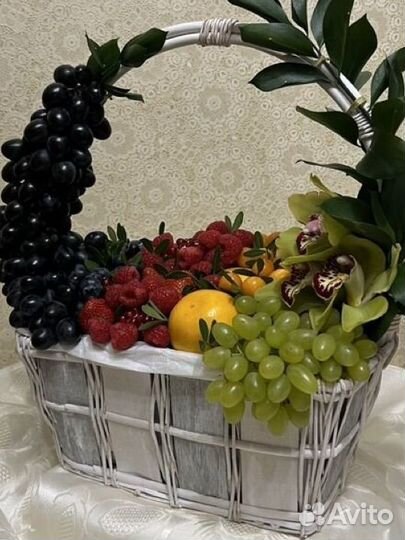 Съедобные Фруктовые букеты и корзины