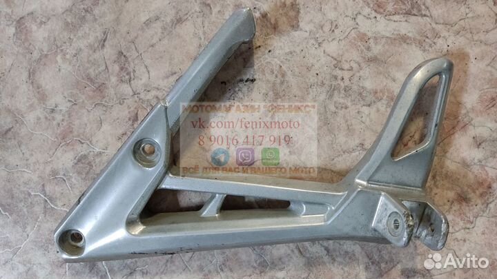 Кронштейн подножки пассажира левый FZS 1000 Fazer