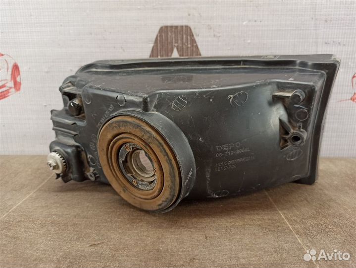 Фара противотуманная левая Toyota LC200 2007-2011