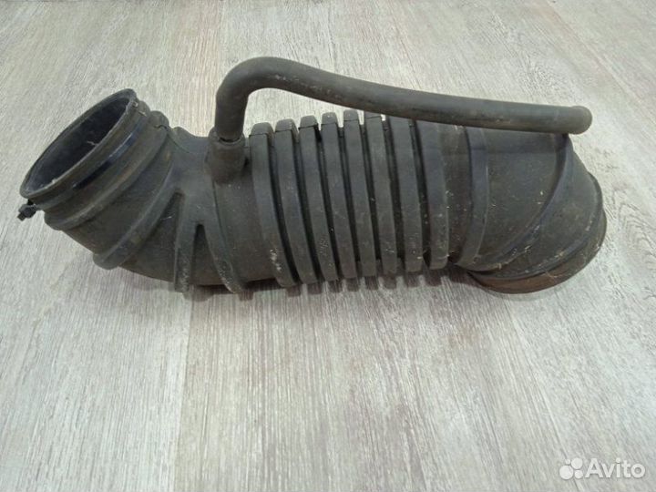 Патрубок воздушного фильтра Mitsubishi Colt 2005