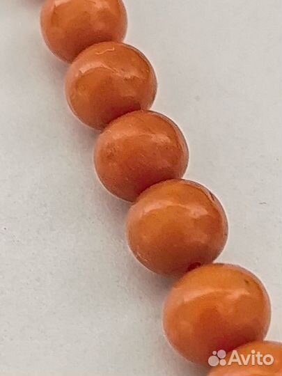 Коралловые бусы