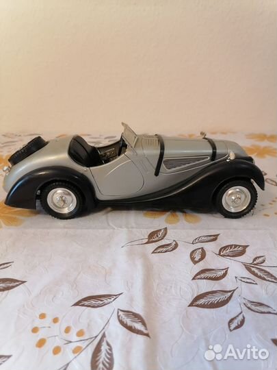Модель автомобиля BMW 328.Масштаб 1:16
