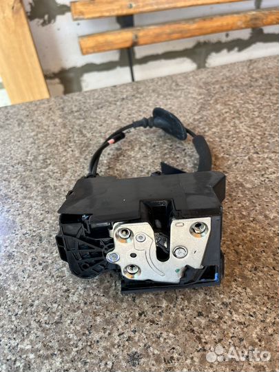 Замок двери передний правый LADA vesta