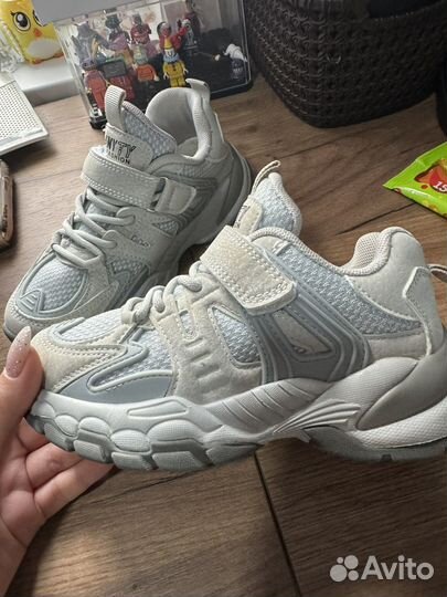 Кроссовки детские