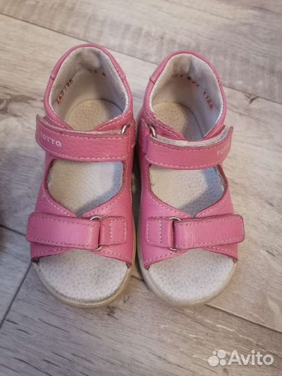 Сандалии 23 разм