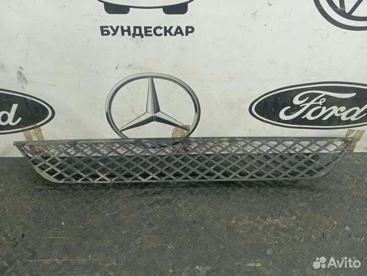 Решетка бампера Mercedes Sprinter W906 дорестайлин