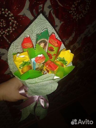 Маленькие букеты из конфет