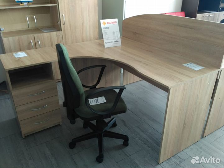 Компьютерный стол, тумба, шкаф
