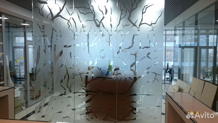 Нанесение орнамента на зеркало