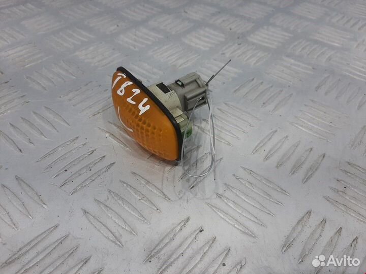 Повторитель передний левый Nissan Almera N15 1999