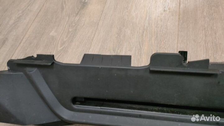 Направляющая шторки багажника правая Bmw X5 E53