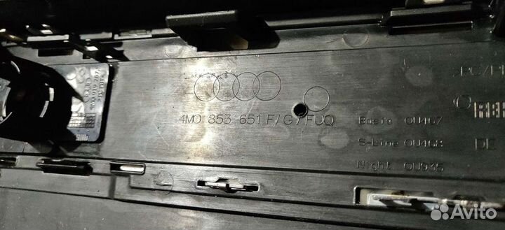 Решетка радиатора Audi Q7 4m0853651