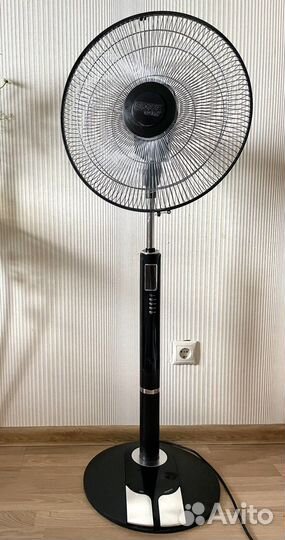 Вентилятор напольный bork в рабочем состоянии