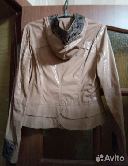 Ветровка женская