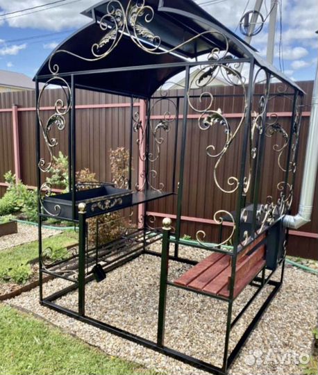 Мангал с крышей