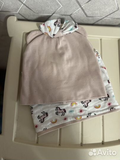 Весенняя шапка со снудом