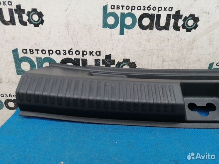 Накладка задней панели 6RU863459A Volkswagen Polo