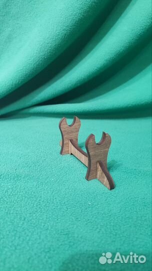 Подставка для миниатюрных мечей