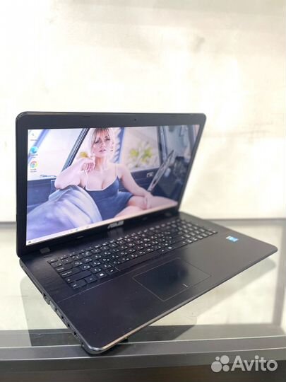 Ноутбук Asus с экраном 17 дюймов и SSD 512Gb