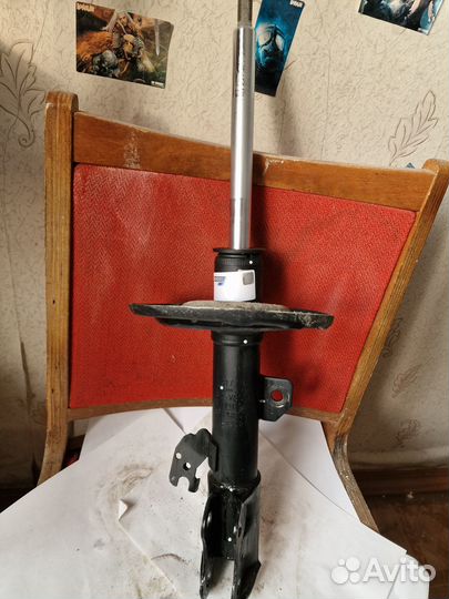 Стойка амортизатора Камри 70 левая Camry