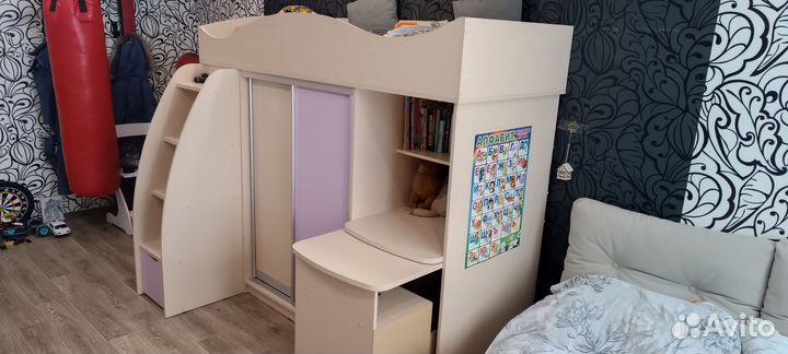 Детская двухярусная кровать со шкафом и столом