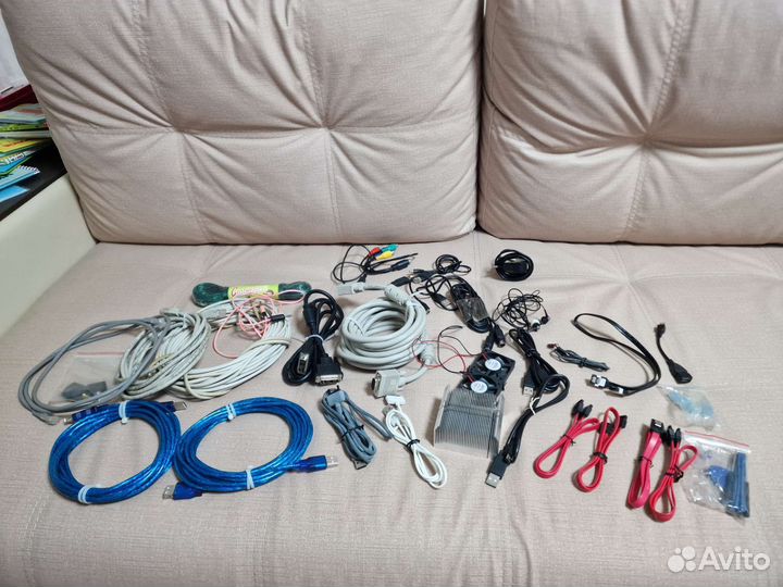 Пакет с проводами и компьютерными железками