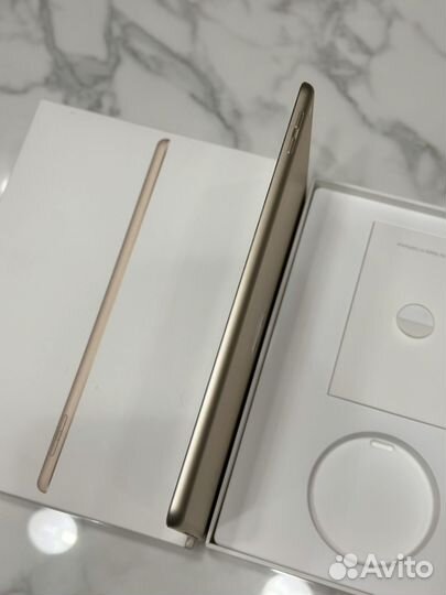 iPad 9.7 32GB Gold