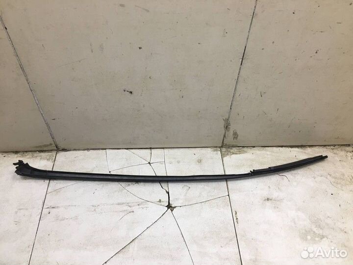 Молдинг лобового стекла левый Toyota Land Cruiser