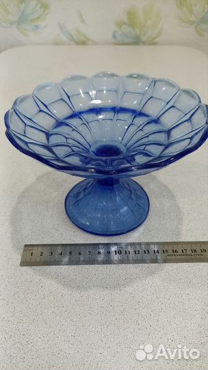 Ваза для фруктов на ножке цветное стекло