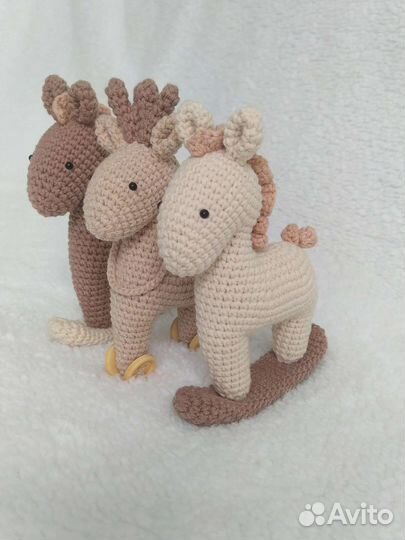 Лошадка-качалка, вязаная лошадка