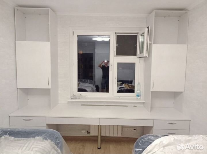 Детская рабочая зона у окна для двоих арти 47