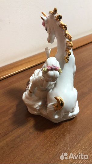Фарфоровая статуэтка