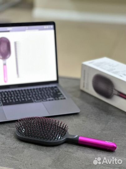 Расческа выпрямитель для волос от фирмы Dyson
