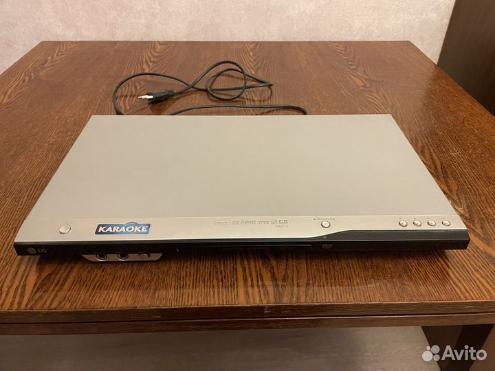 DVD плеер LG DK677X