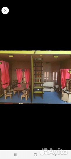 Большой кукольный домик