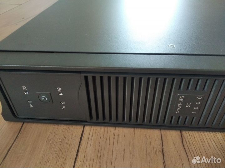 Источник бесперебойного питания APC Smart-UPS 1000